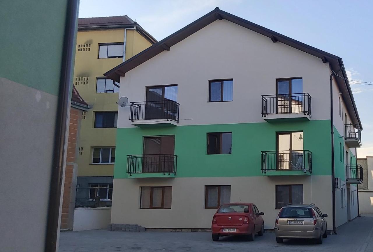 Ferienwohnung Studio Elisa Caransebeş Exterior foto